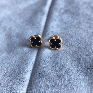 Black onyx clover earrings
